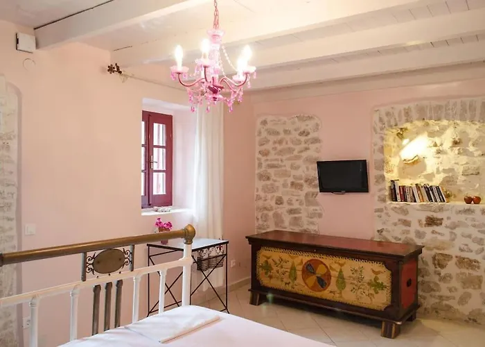 Traditional Stone House - Matella Апартаменты